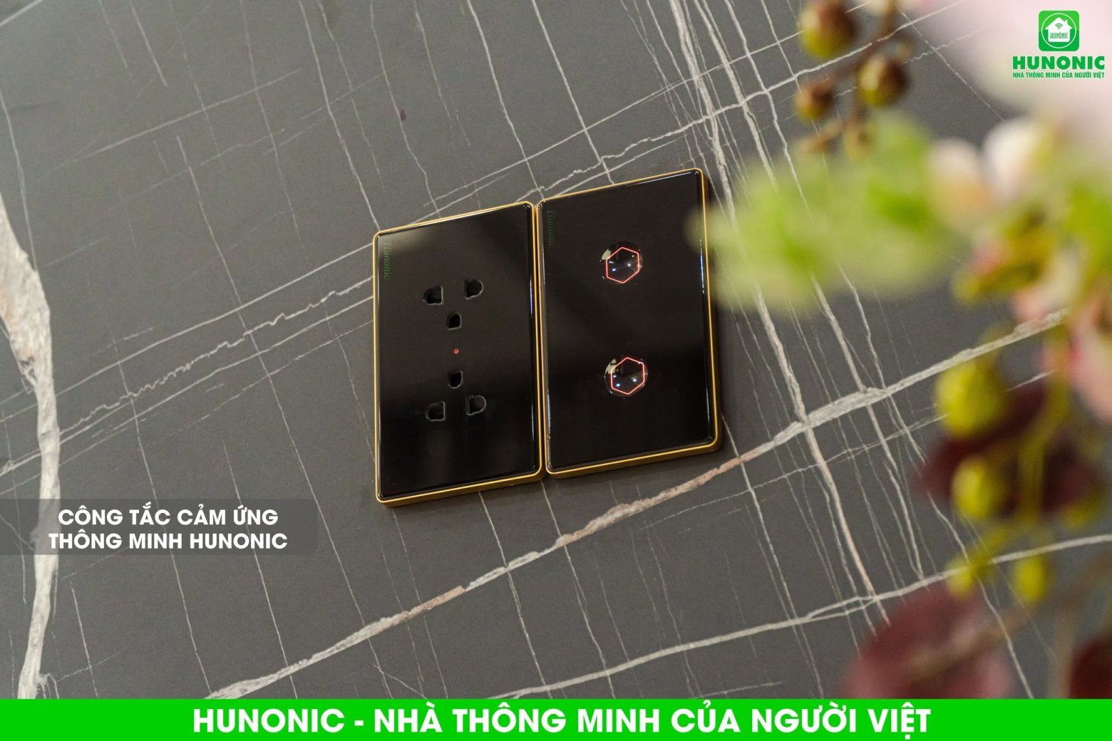 Công Tắc Hunonic PLE Premium Hình Chữ Nhật Viền Vàng